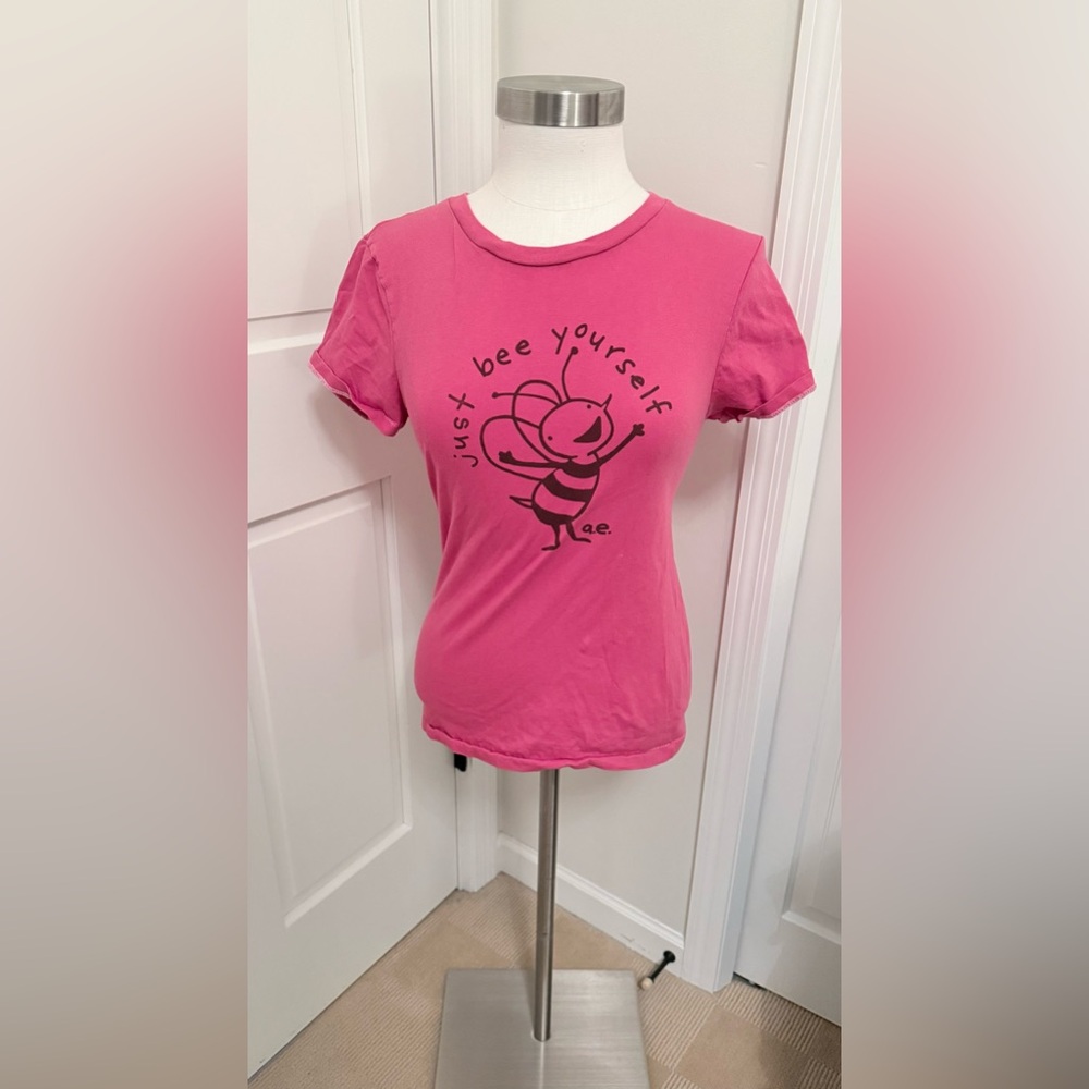 American Eagle Outfitters y2k Pink Bee Graphic Tee
